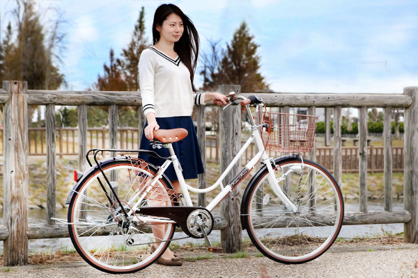 男性にも女性にも人気のブラウンカラー。