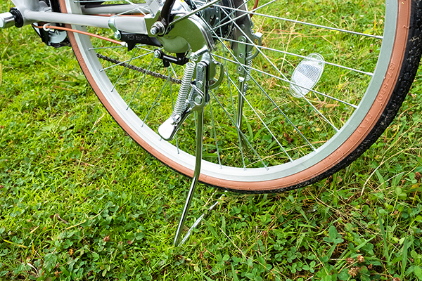 使いやすい一般的な両足スタンド。