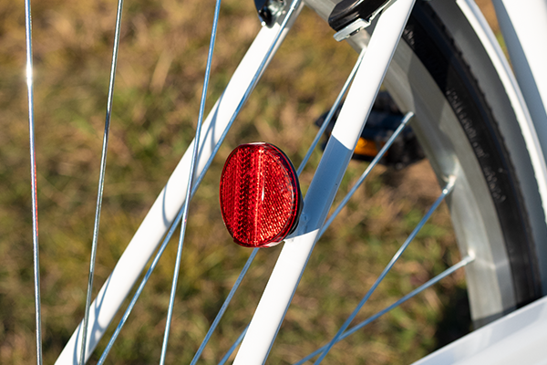 夜間の走行時に必須！反射板が標準装備。