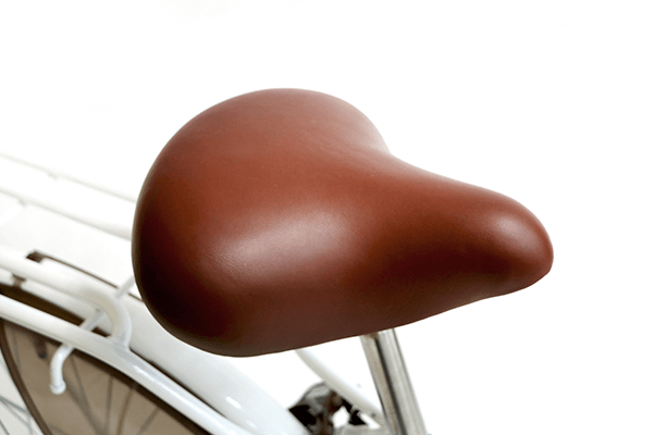 クッション性が高く安定感のあるサドルを採用。