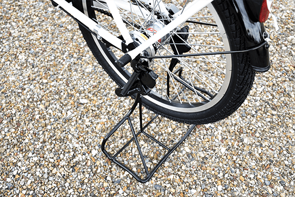 後ろ側を踏みながら上げることにより、軽い力で上げることのできるタイプ。幅も広く安定します。