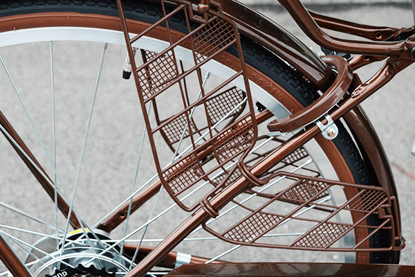 後輪にドレスガードが装着されているので、服装を気にせず乗ることができます。