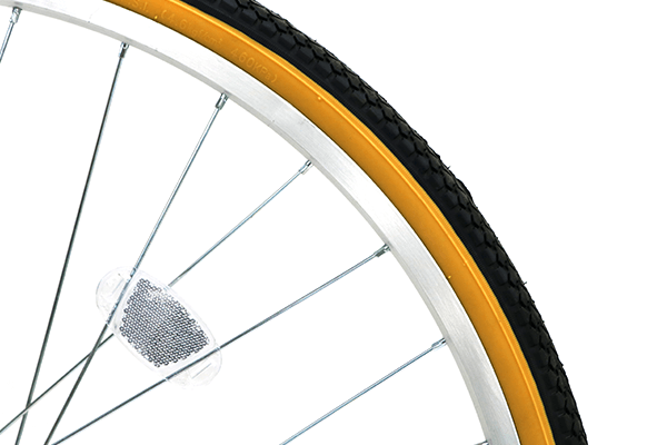 イエローラインが入ったタイヤで他とは違う色をプラス。