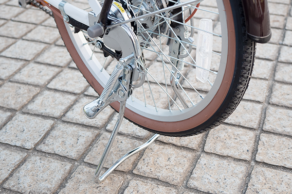 小さな車体だからこそ、ふらつかない両足スタンドがやっぱり安心。