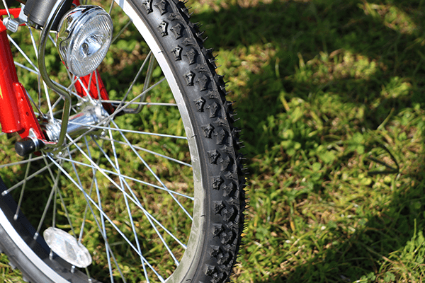 太めのタイヤを採用で安定感のある走りを実現。