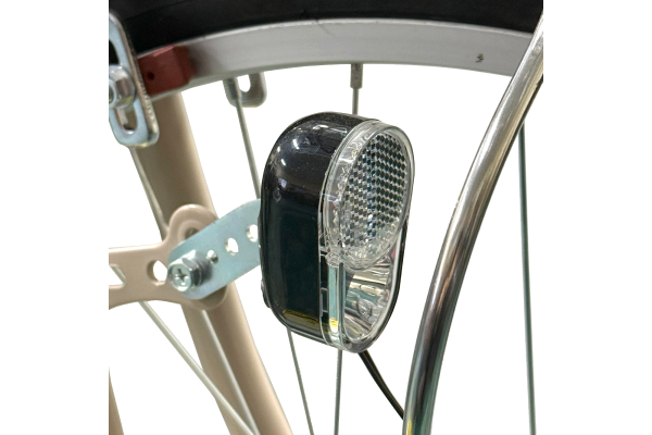 夜道でも安心で走行負荷の少ないLEDオートライト。