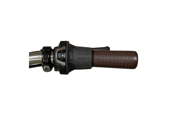 ハンドルを握ったままギアを変更できる、シマノ製のグリップシフトを採用。