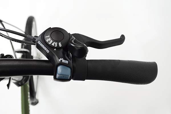 指先で簡単にギアを変更できる、シマノ製変速機を搭載。