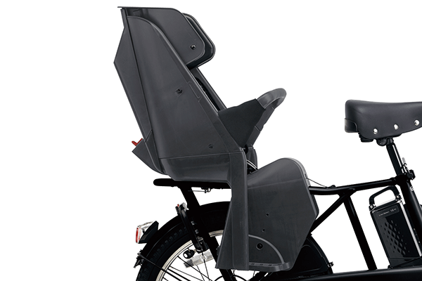 ５点止めの巻取り式シートベルトを採用し、動くお子様でもラクラク装着可能。