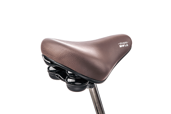 疲れにくくお尻にやさしいサドル形状で負担を軽減。