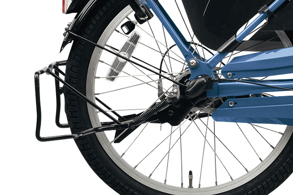 軽く踏むだけで、テコの原理で簡単に立てられます