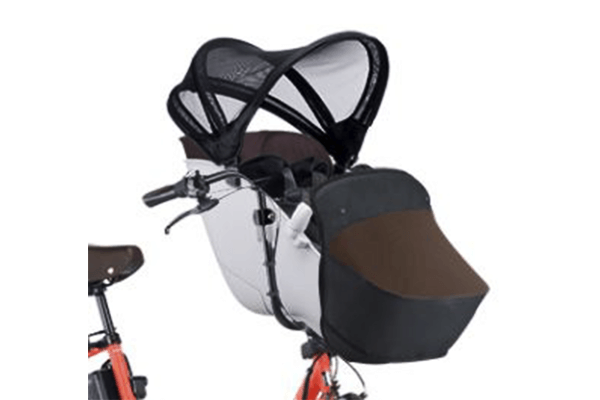 サンシェード、メッシュフットカバー標準装備でお子さまも快適なチャイルドシート。