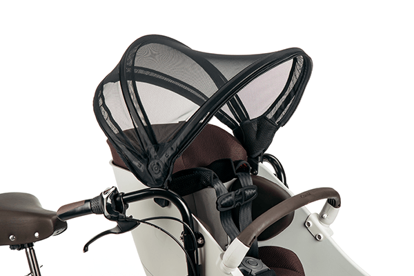 サンシェード標準装備！日差しの気になる春～夏でもお子さんを紫外線からしっかり守ります！