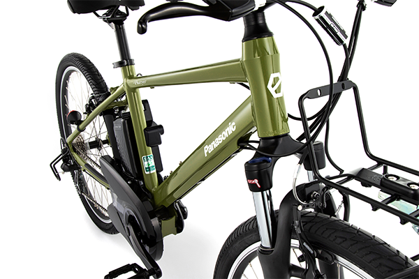 チューブを異形断面に成型。ヘッドまわりの形状を見直し、高剛性・軽量化を実現。※21年モデルのみ