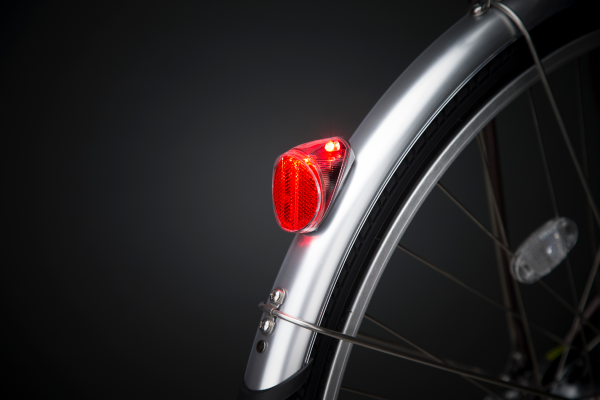 太陽光で充電し、暗くなると自動で点滅。