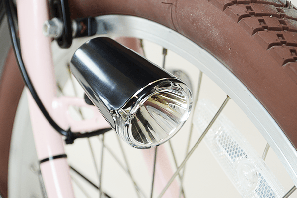 1灯の明るいLEDランプを採用。暗くなると自動で点灯すオートライト機能付。