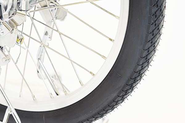 軽くてサビに強いアルミ素材をリム部分に採用。