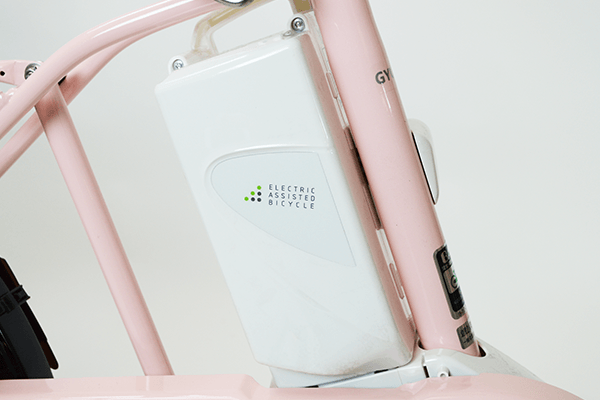 バッテリー容量13.2Ah。最大約63km走行可能。