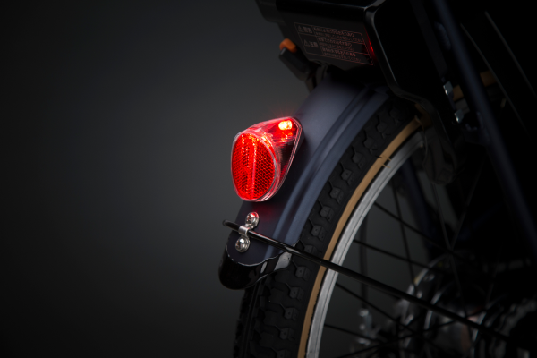 太陽光で充電し、暗くなると自動で点滅。