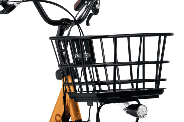 2024モデルからさらに便利で使いやすくなったバスケットは荷物を傷つけにくく、ワイドな大容量サイズ。
※高さ約240mm×奥行約330mm×幅約440mm