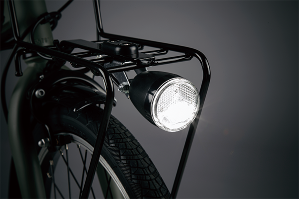 リフレクター一体型で、ワイドに照らします。(※画像は2019モデル)