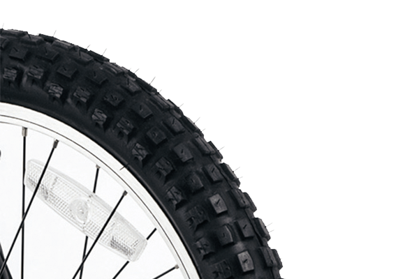 EZの個性を主張するワイルドなタイヤを装備。