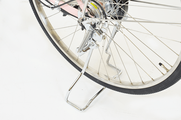 テコの原理でラクにスタンドが立てられます。