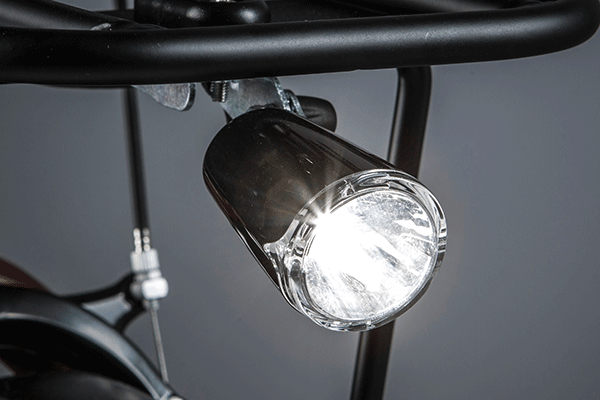 1灯の明るいLEDランプを採用。暗くなると自動で点灯すオートライト機能付。