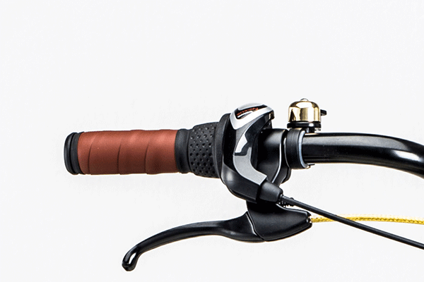 握り心地が一味違うバーテープグリップを採用。