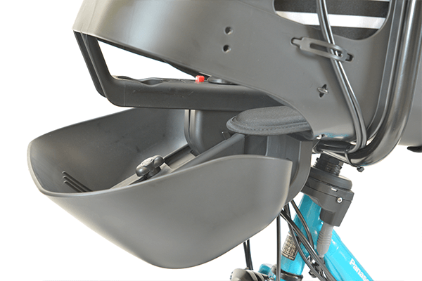 グングン成長するお子様のために。片手操作できるステップは2段階の長さ調整が可能です。