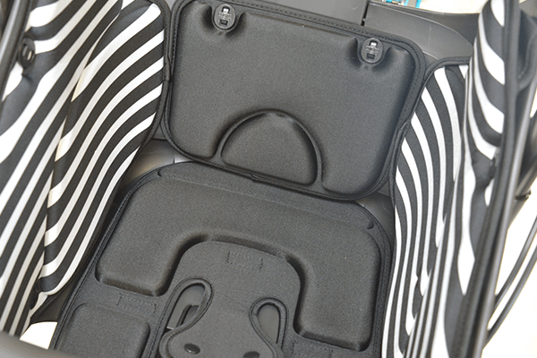 お子様にやさしいソフトなクッションを採用。表面には撥水コーティングを施しているため、雨にも強い。