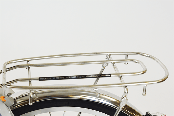 ちょっとした荷物を乗せられる荷台が標準装備。オプションでバスケットも取り付け可能です。