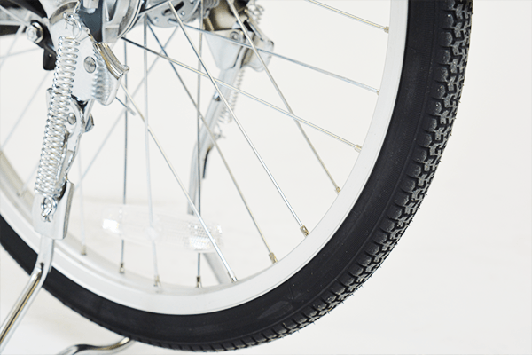 軽くてサビに強いアルミ素材をリム部分に採用。