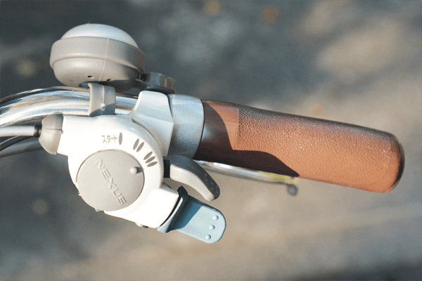 指先で簡単に変速操作ができる内装3段変速機を搭載。