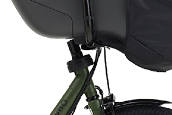 3人乗り用チャイルドシート付きギュット・クルーム・DX パナソニック