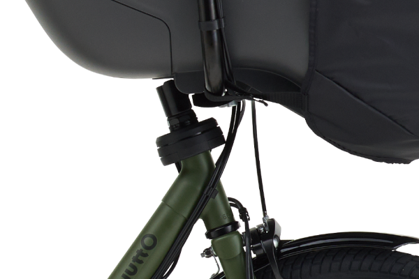 スタンドを立てると同時にハンドルが固定。（※ハンドルを完全に固定する機能ではありません。）