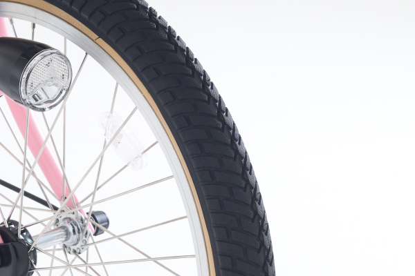 安定感のある太めのタイヤ（約48mm）