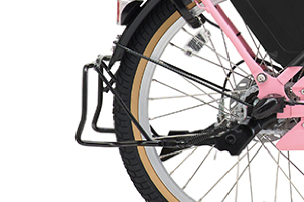 小柄な方も足が届きやすく、ラクにスタンドが立てられます。