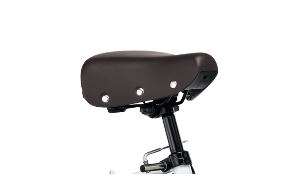 レトロでオシャレなデザインのサドルです。