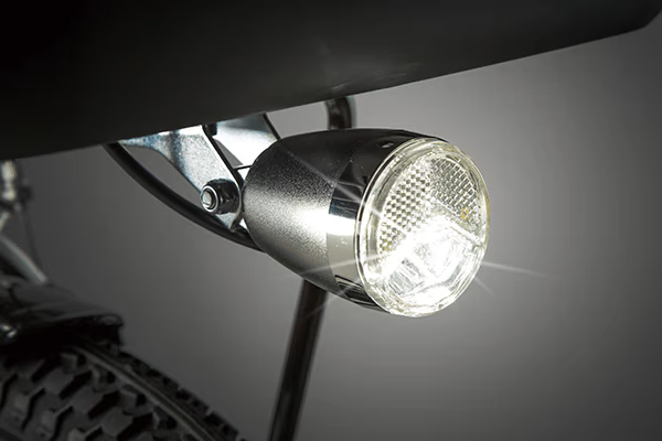 リフレクター一体式でワイドに照らします。