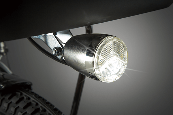 リフレクター一体式でワイドに照らします。