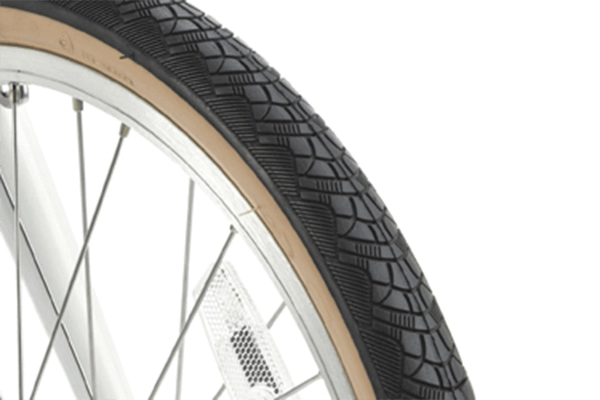 街中を軽快に走行できるタイヤです。（タイヤの太さ約36mm）