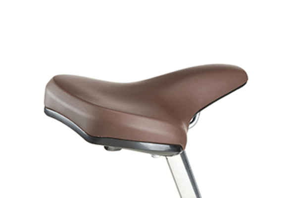 軽さと座り心地を両立したサドルです。
