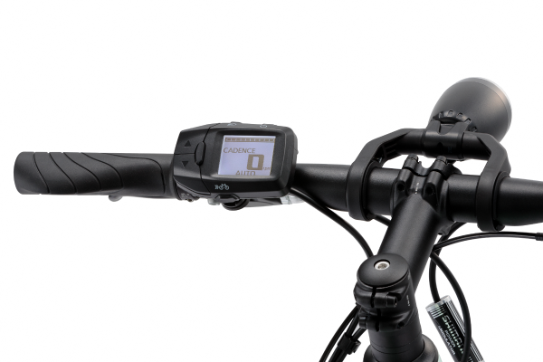 走行速度や走行距離、スポーティーな走りをサポートするケイデンス表示など８項目を表示。