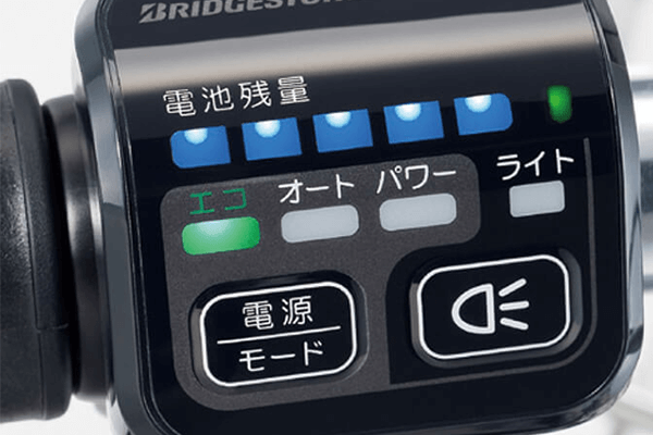 バッテリー残量確認やライトのON/OFFなどが手元で操作が可能。