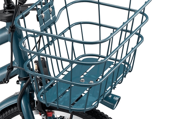 フロントバスケットには底板を設置。お子さまの小さなおもちゃなどが落下してしまうのを防ぎます。