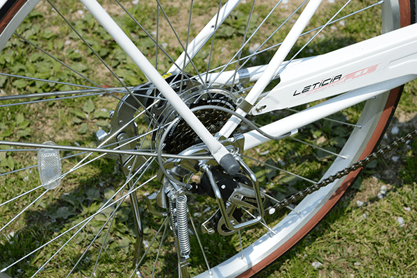 美品【26インチ】Shimano シマノ LETICIA レティシア シルバー 7段階切り替え付き 自転車 シティサイクル 26インチ シマノ6段変速ギア ママチャリ 自転車