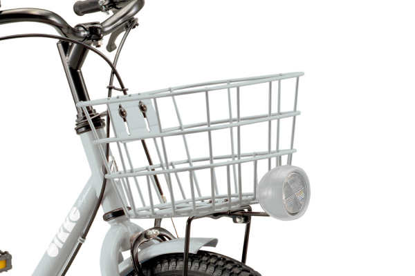 前から来る車や自転車に存在をアピール。