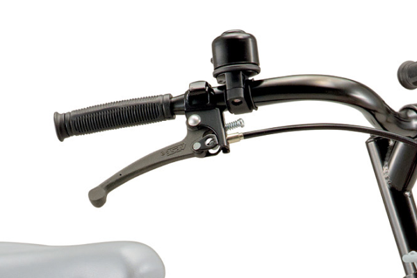 お子様の手の大きさに合わせてレバーの位置を調整可能。