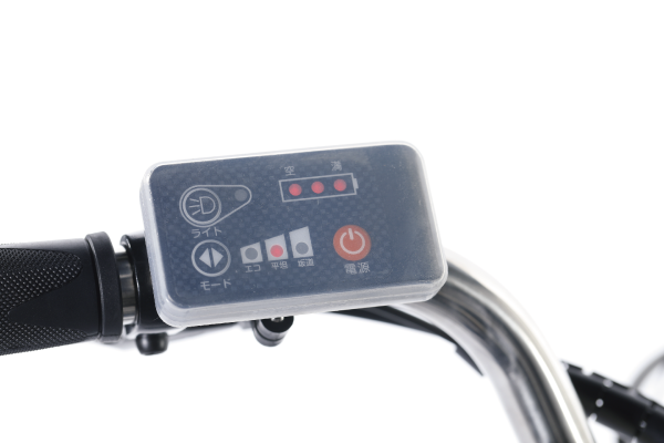 電源ON/OFF、アシスト強度やライトの点灯消灯まで全て手元でコントロール可能です。※保護カバーは標準装備です。